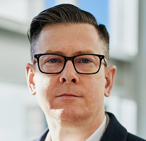 Alexander Hughes, dyrektor generalny firmy kryptowalutowej, portret.